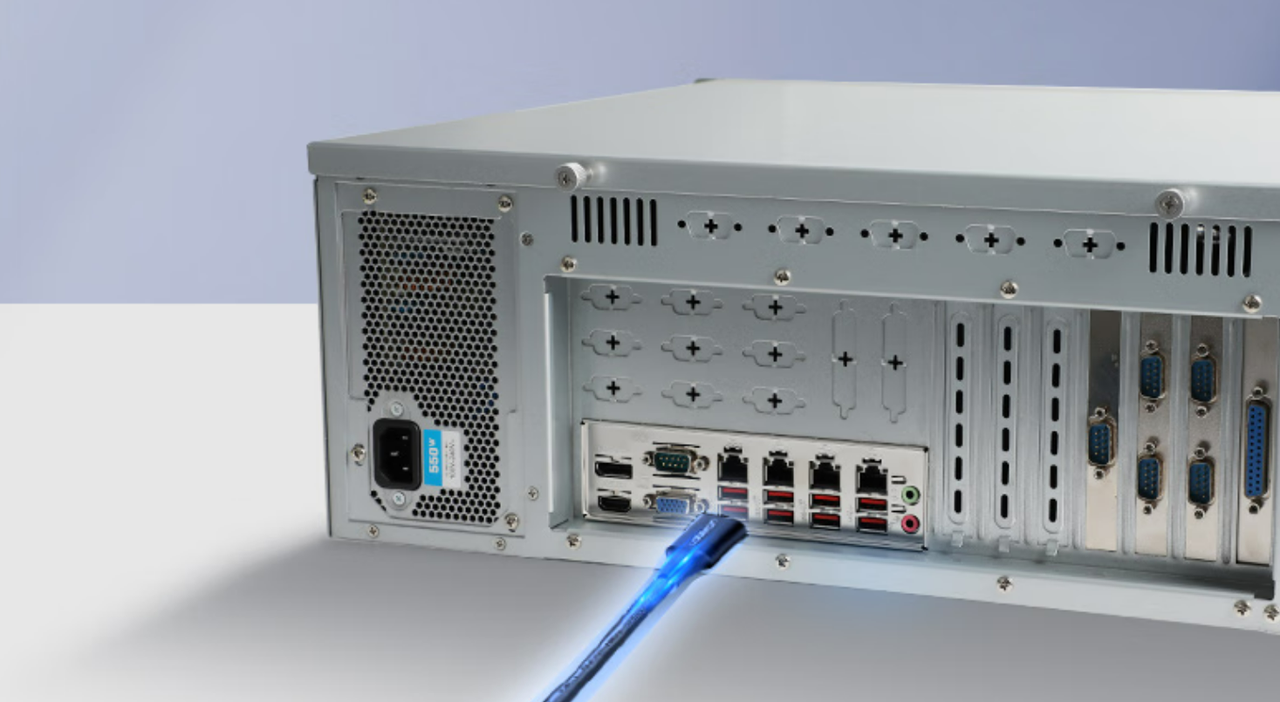 該設(shè)備板載7個PCIe插槽——1個PCIe*16(Gen15)或2個PCIe*8(Gen5),1個PCIe*1,4個PCI*4。 該設(shè)備板載7個PCIe插槽——1個PCIe*16(Gen15)或2個PCIe*8(Gen5),1個PCIe*1,4個PCI*4。