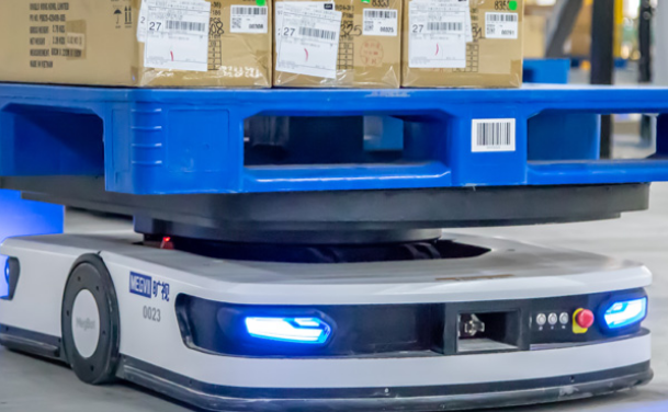 AMR作為一種具有自主感知、路徑規劃和避障等核心技術的移動機器人技術,它們能夠在不同的環境中自主移動并執行各種任務。 AMR作為一種具有自主感知、路徑規劃和避障等核心技術的移動機器人技術,它們能夠在不同的環境中自主移動并執行各種任務。